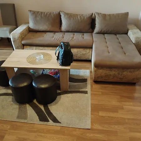 Stan Na Dan Mara Mladenovac (Belgrade)